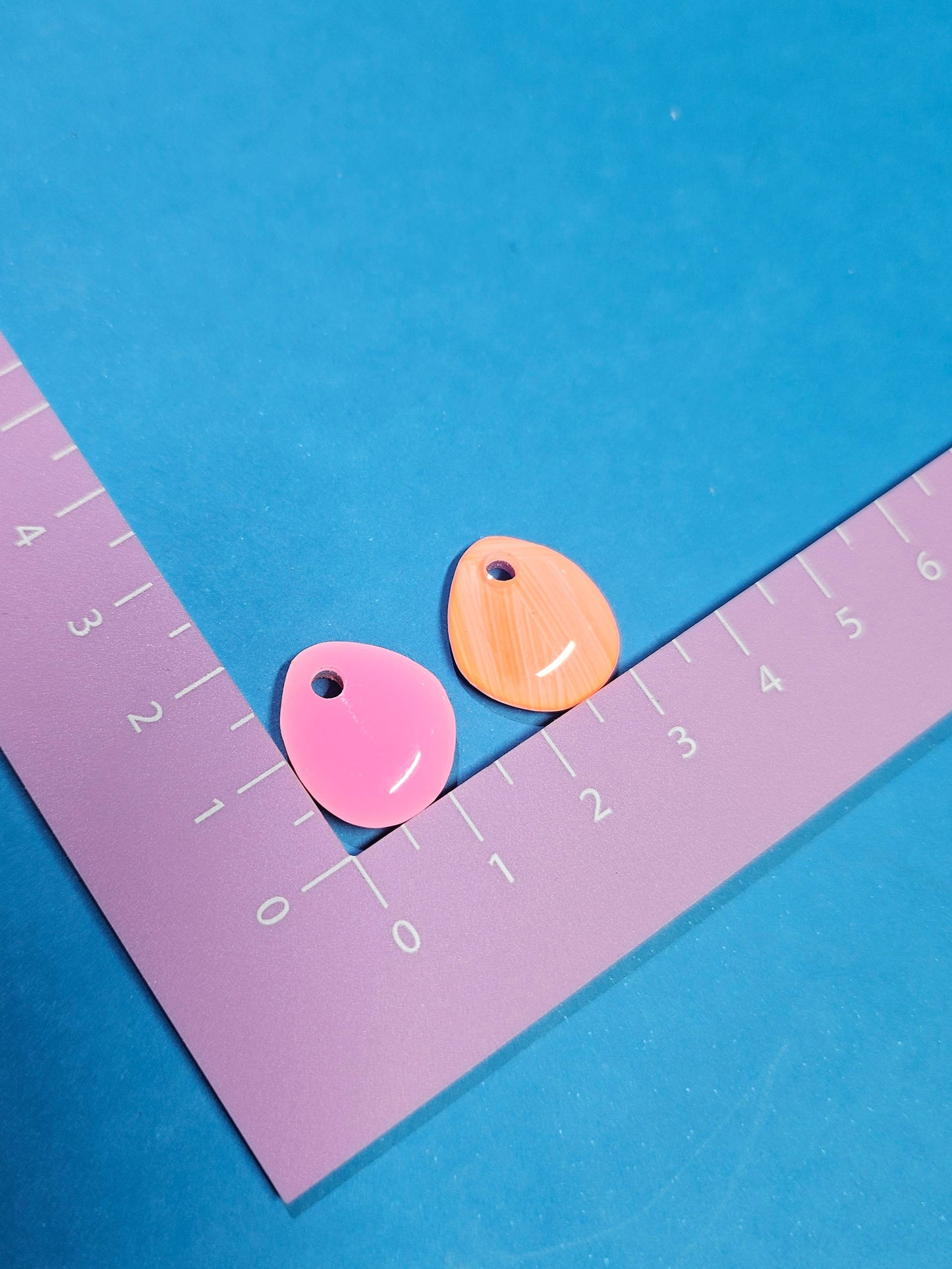 Pebble reversible pink/orange snacks