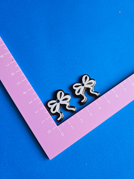 Black and white bow snacks