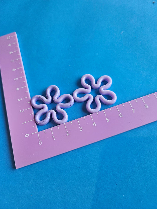 Flower squiggle lilac snacks