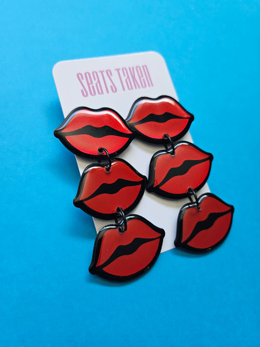 Kissy kiss dangles